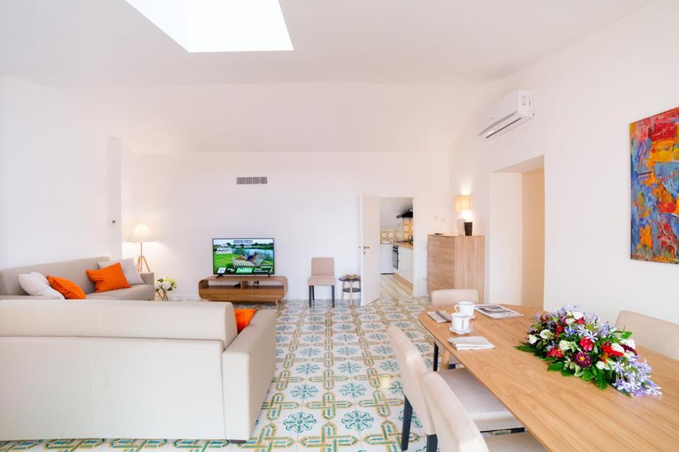 Vittoria Terrace Penthouse At The Spanish Steps Apartment *
